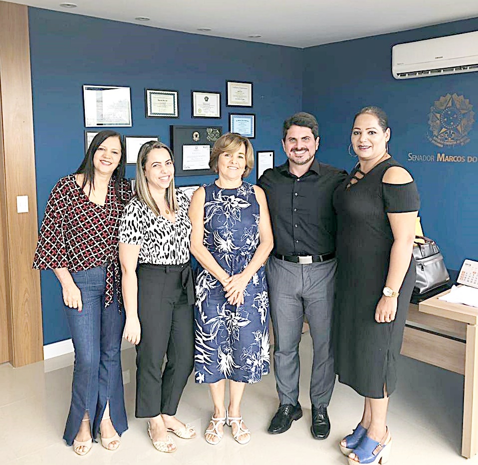 Vereadora Zirene visita com membros da APAA gabinete do senador Marcos do Val