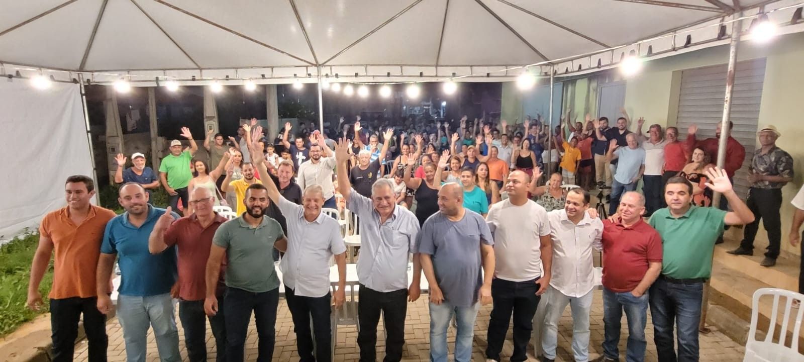 Vereadores prestigiam entrega de vias pavimentadas no Irmãos Fernandes
