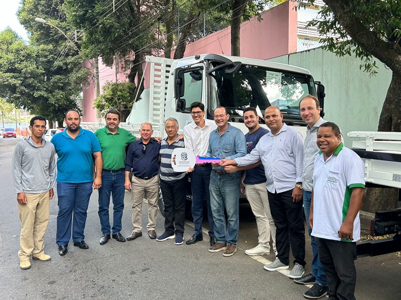 Vereadores recebem veículos para município de Barra de São Francisco