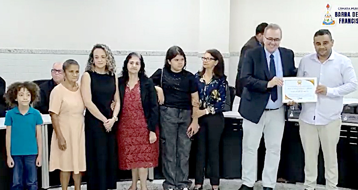 Luiz Patricio recebe Moção de Congratulações e Aplausos