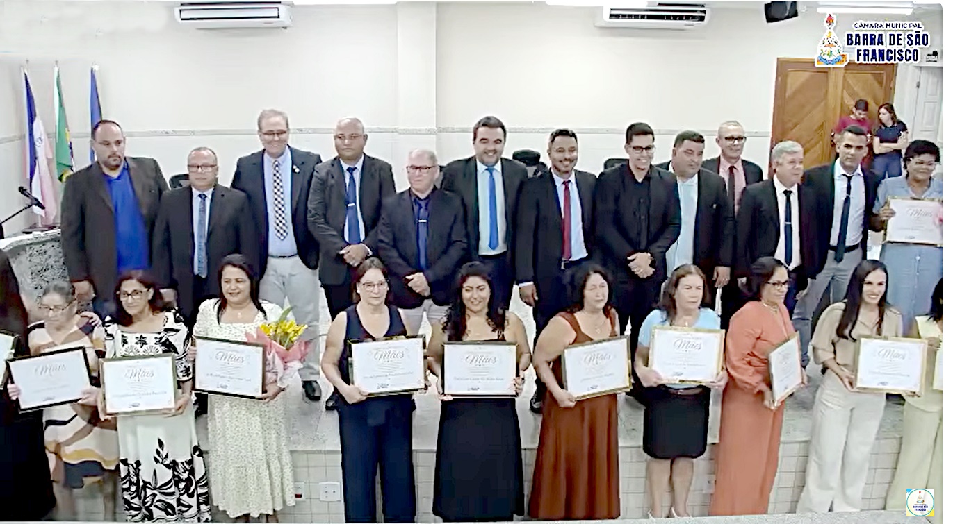 Vereadores prestam homenagem as Mães em ato solene