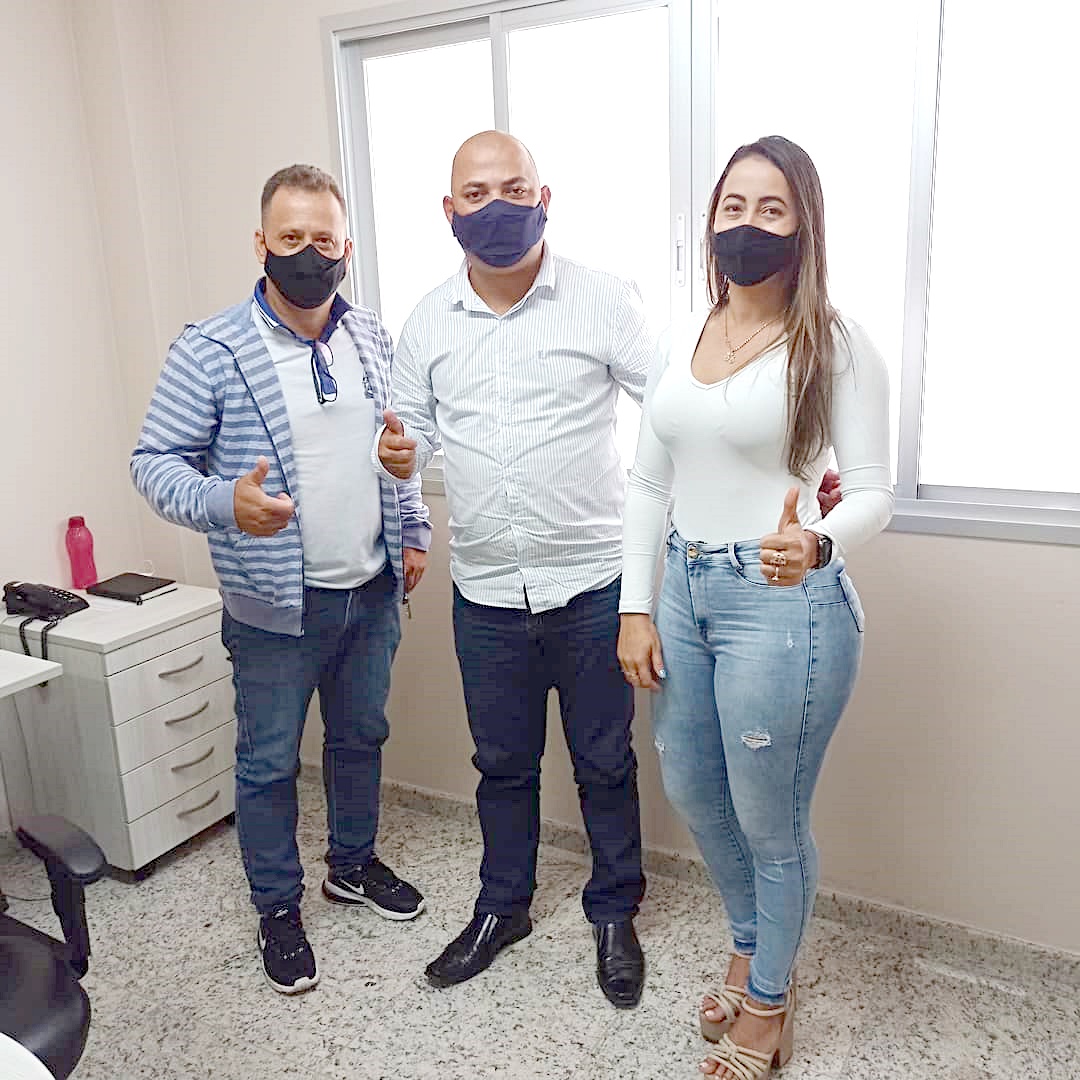 Vereador Leandro Ais recebe secretária Grasiele Oliveira