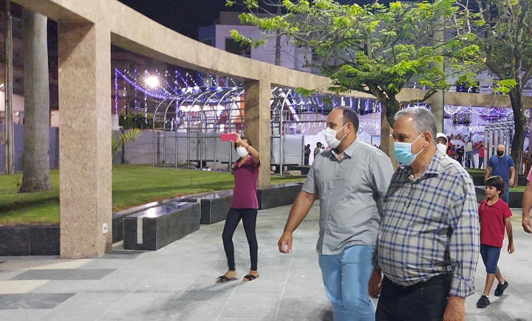 Vereadores participam de reinauguração da Praça Municipal
