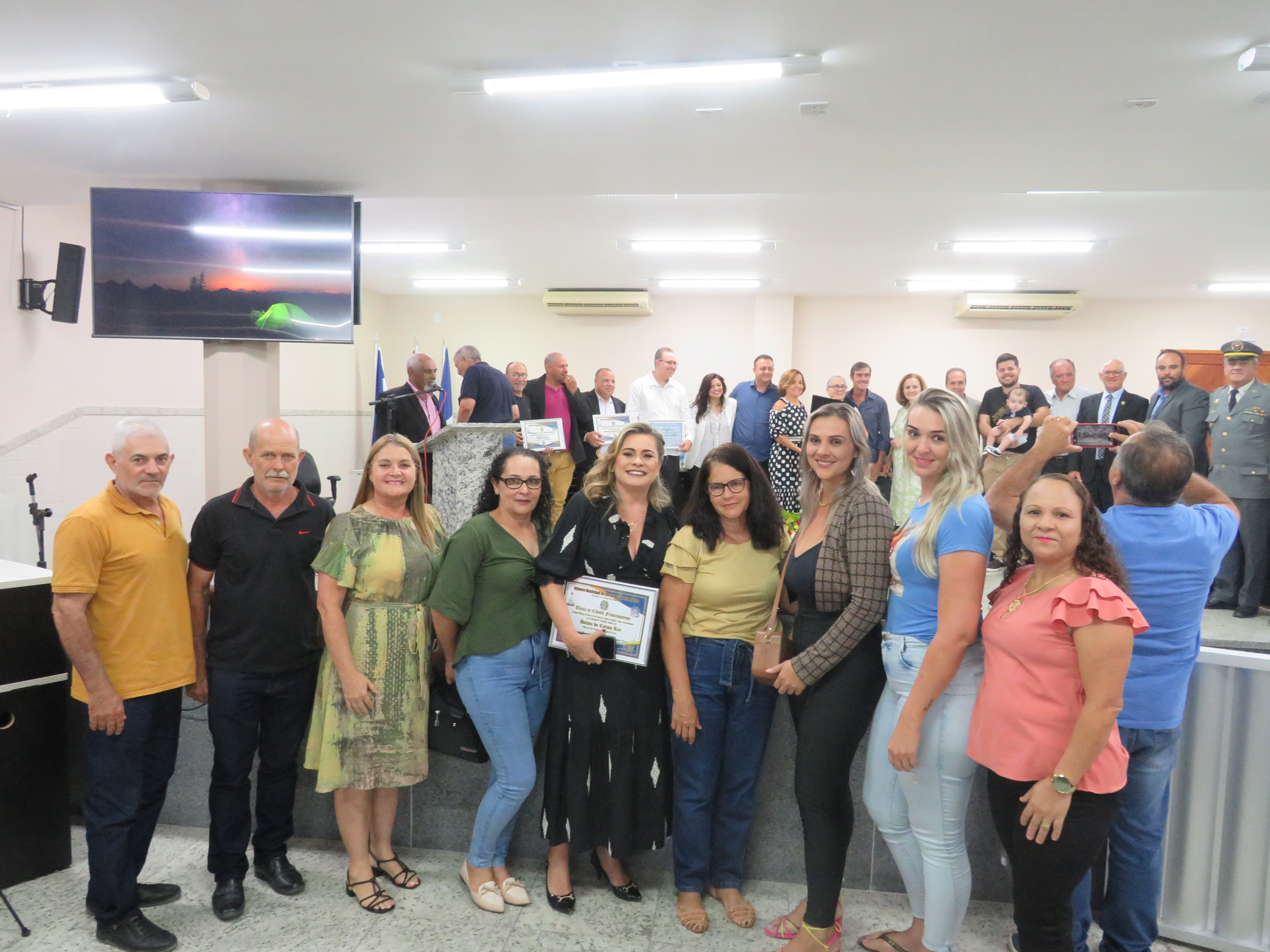 Sessão Solene emociona homenageados