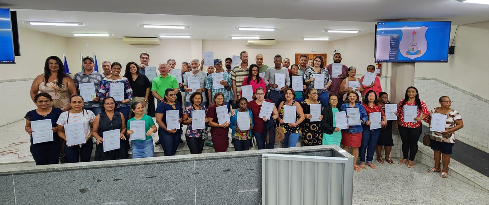 Regularização Fundiária entrega escrituras na Câmara Municipal