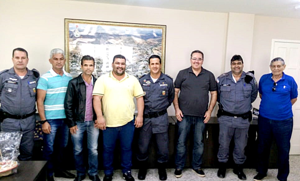 Lideranças políticas reunidas nesta manhã no gabinete do presidente da Câmara Municipal