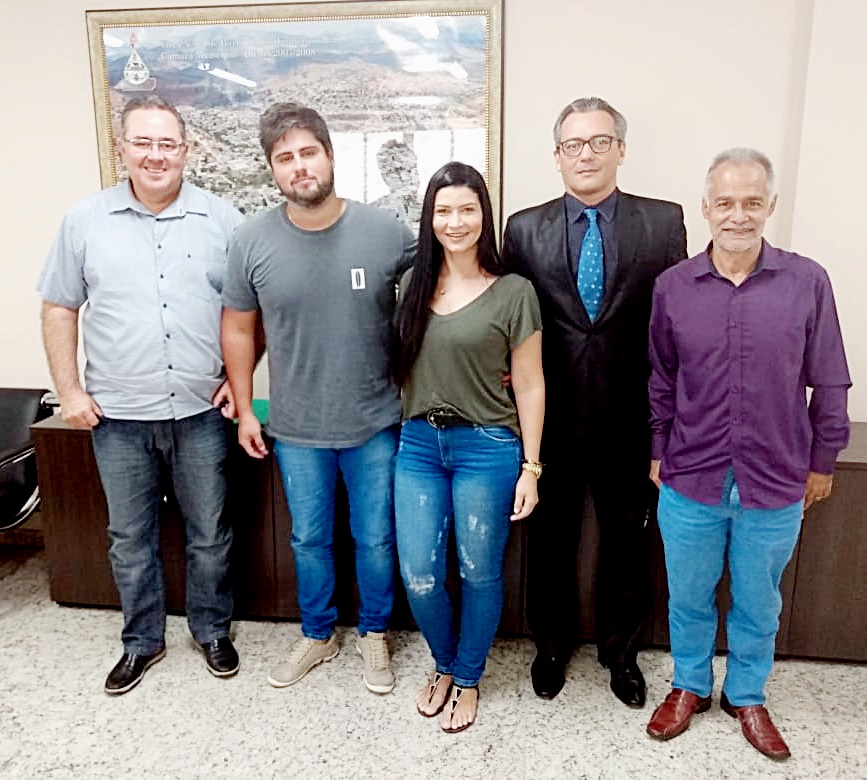 Gabinete da Presidencia da Câmara recebe casal de jovens empreendedores