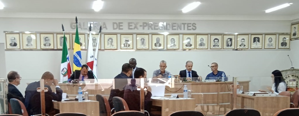 Vereador Farias prestigia Legislativo de Mantena