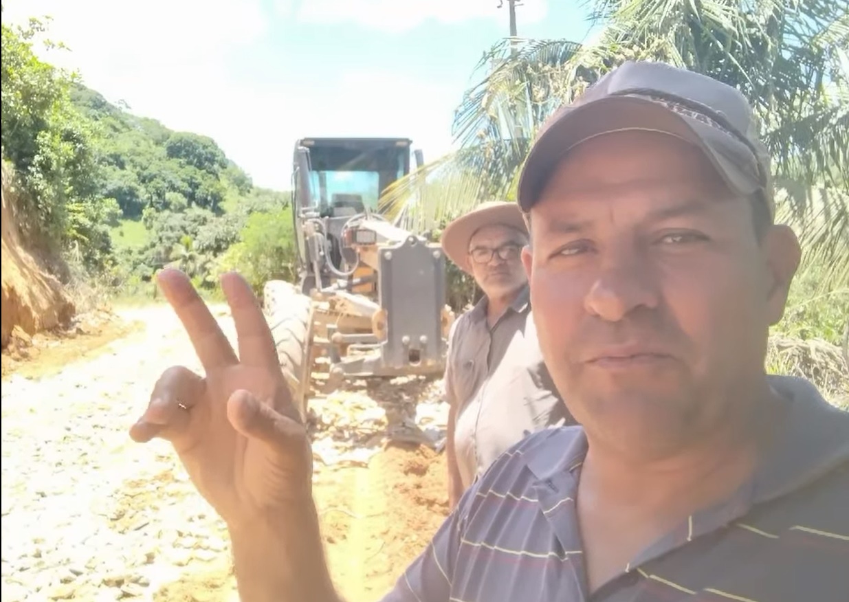 Carlim da Dengue agradece serviços em estradas do interior