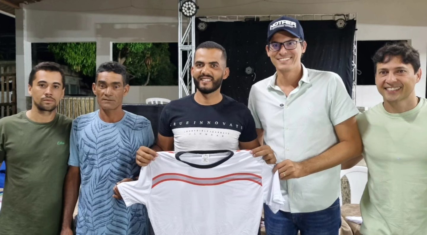 Vereador Elivan agradece kits esportivos para equipe de Vargem Alegre