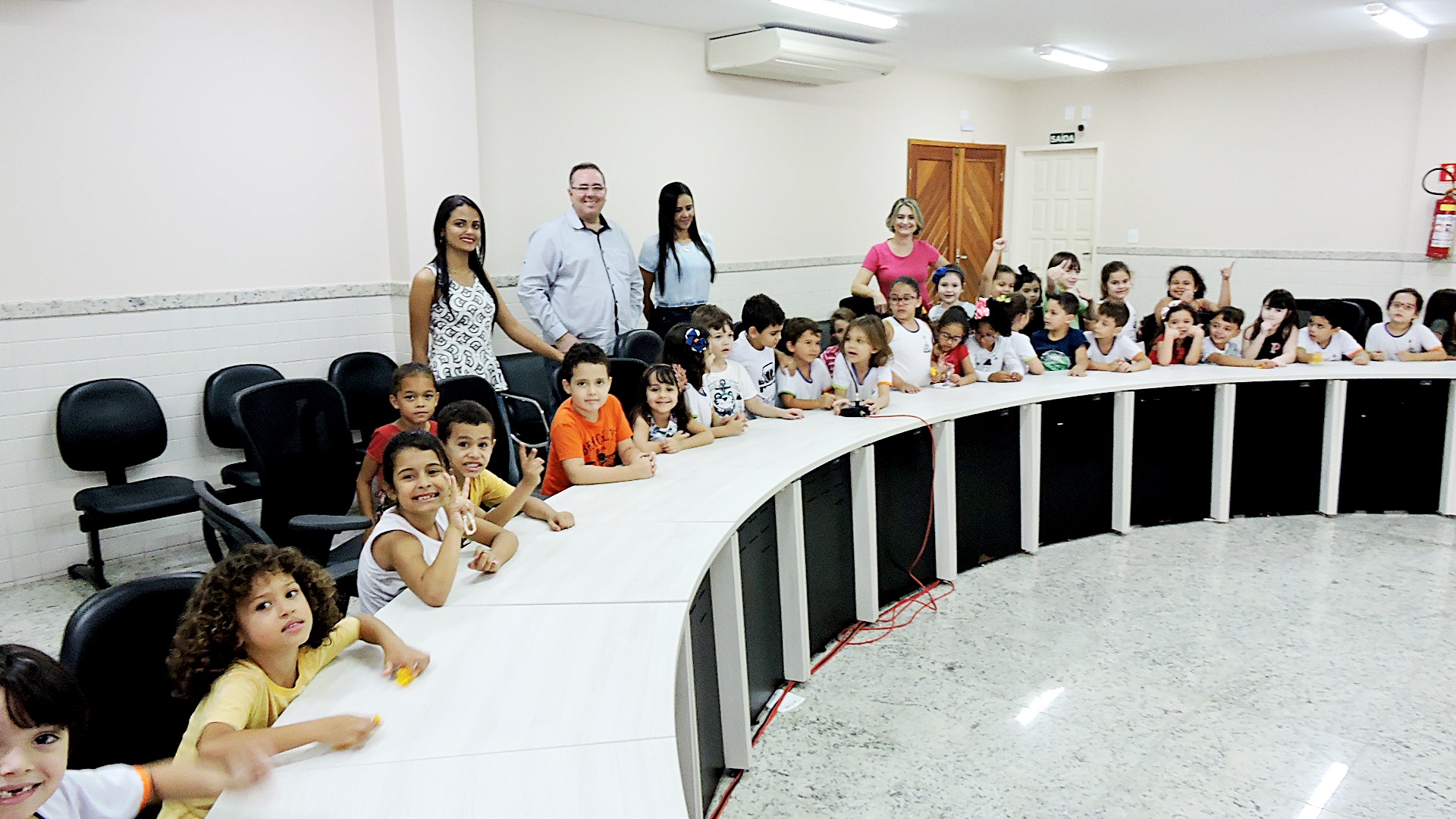 Alunos da EM Mac Nair visitam Legislativo