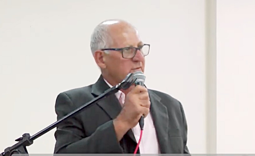 Emoção em aprovação do nome do pai em vila