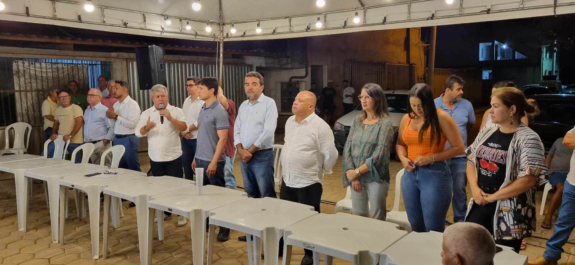 Vereadores participam de inauguração de vias pavimentadas na Vila Landinha