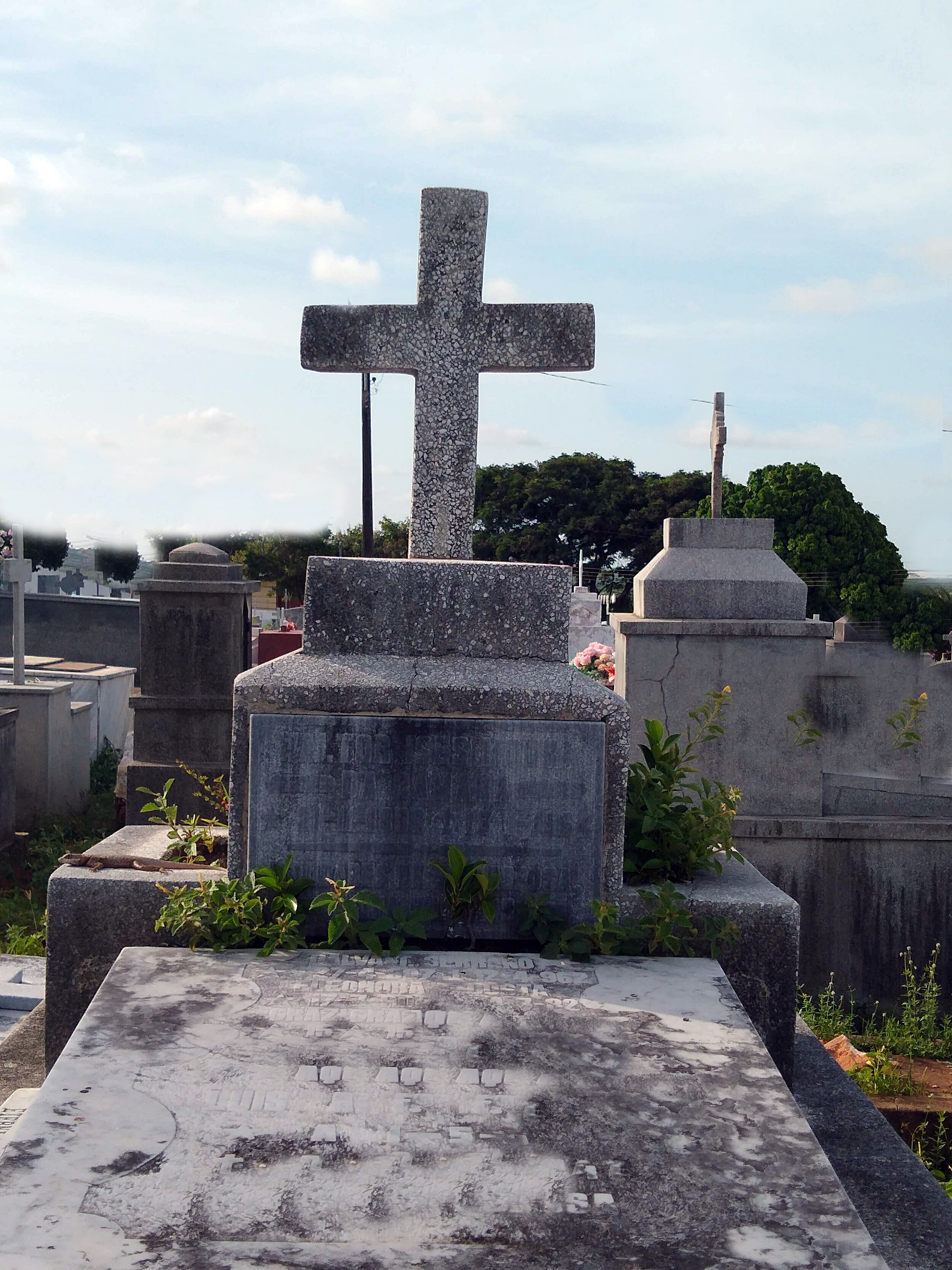 Vereadores se unem em denominação de cemitério de Vila Paulista