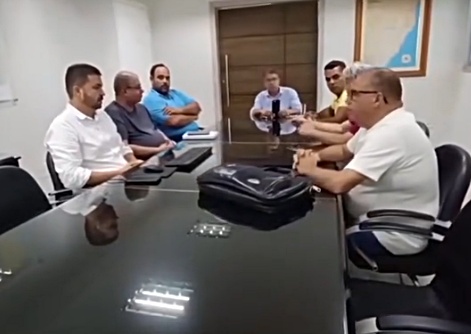 Vereadores participam de encontro com direção do DER sobre recuperação do asfalto trecho da AABB
