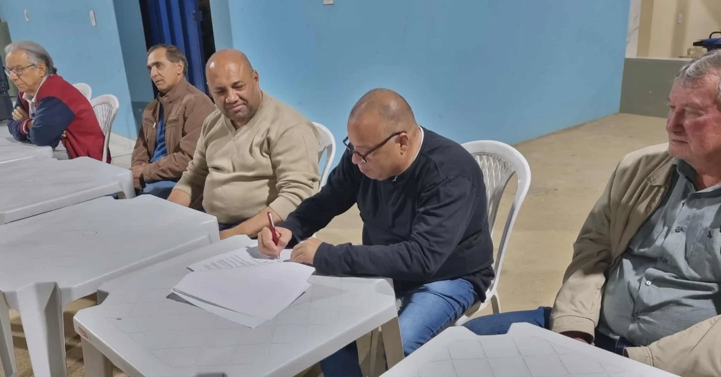 Mulinha parcipa de entrega de equipamento para Associação do Itá