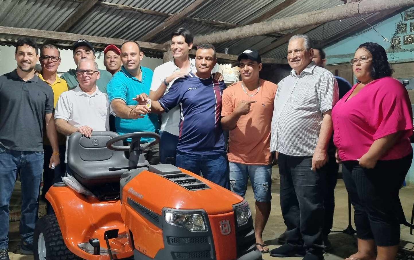 Autoridades entregam equipamento para comunidade do Córrego do Fuzil