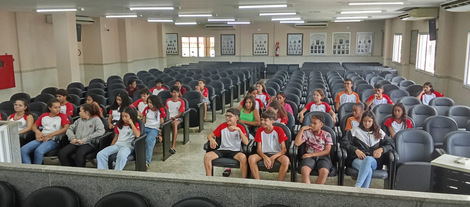 Estudantes visitam sede do Poder Legislativo